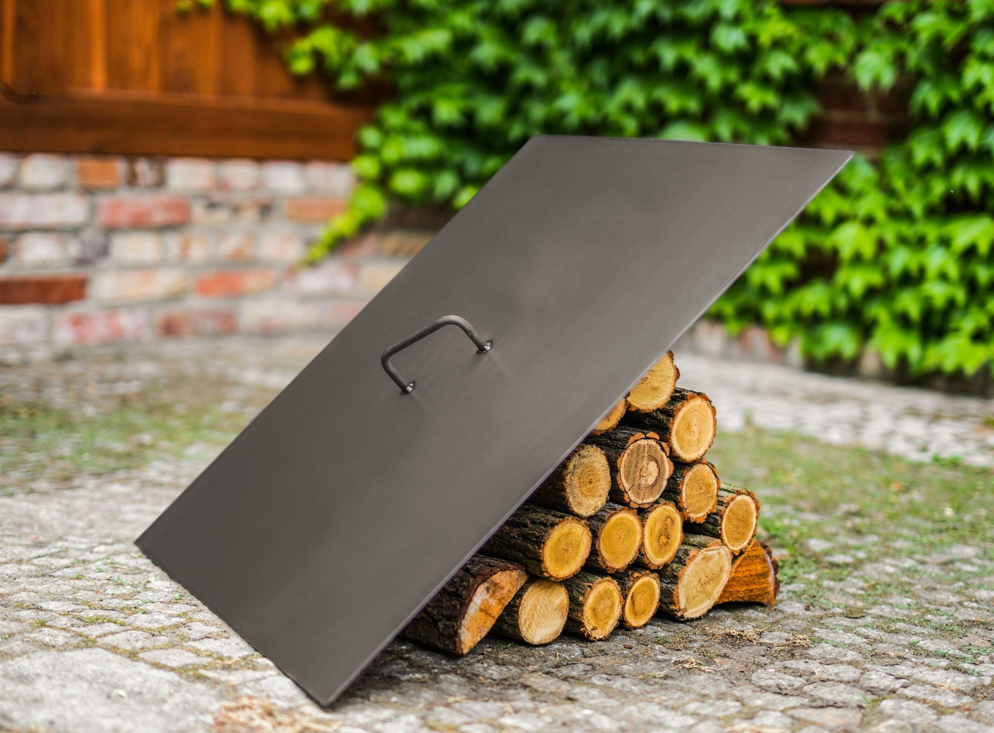 Cook King 71,5x71,5 cm Lid for Fire Bowl in an outdoor setting