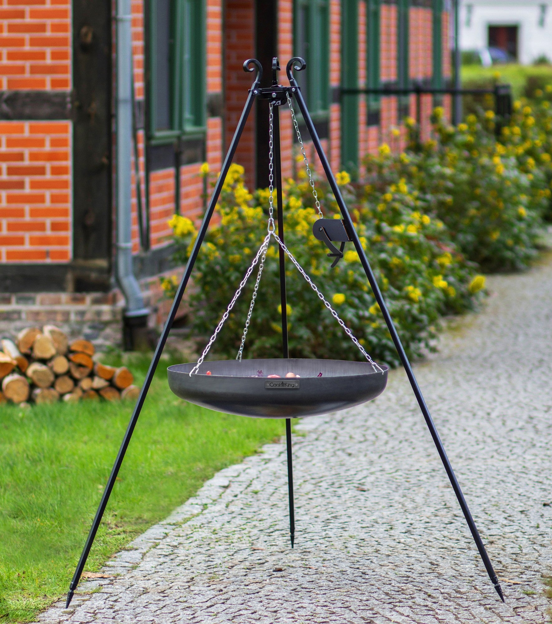 Cook King 180 cm Tripod with 60 cm Natural Steel Wok, outdoor lifestyle shot 3