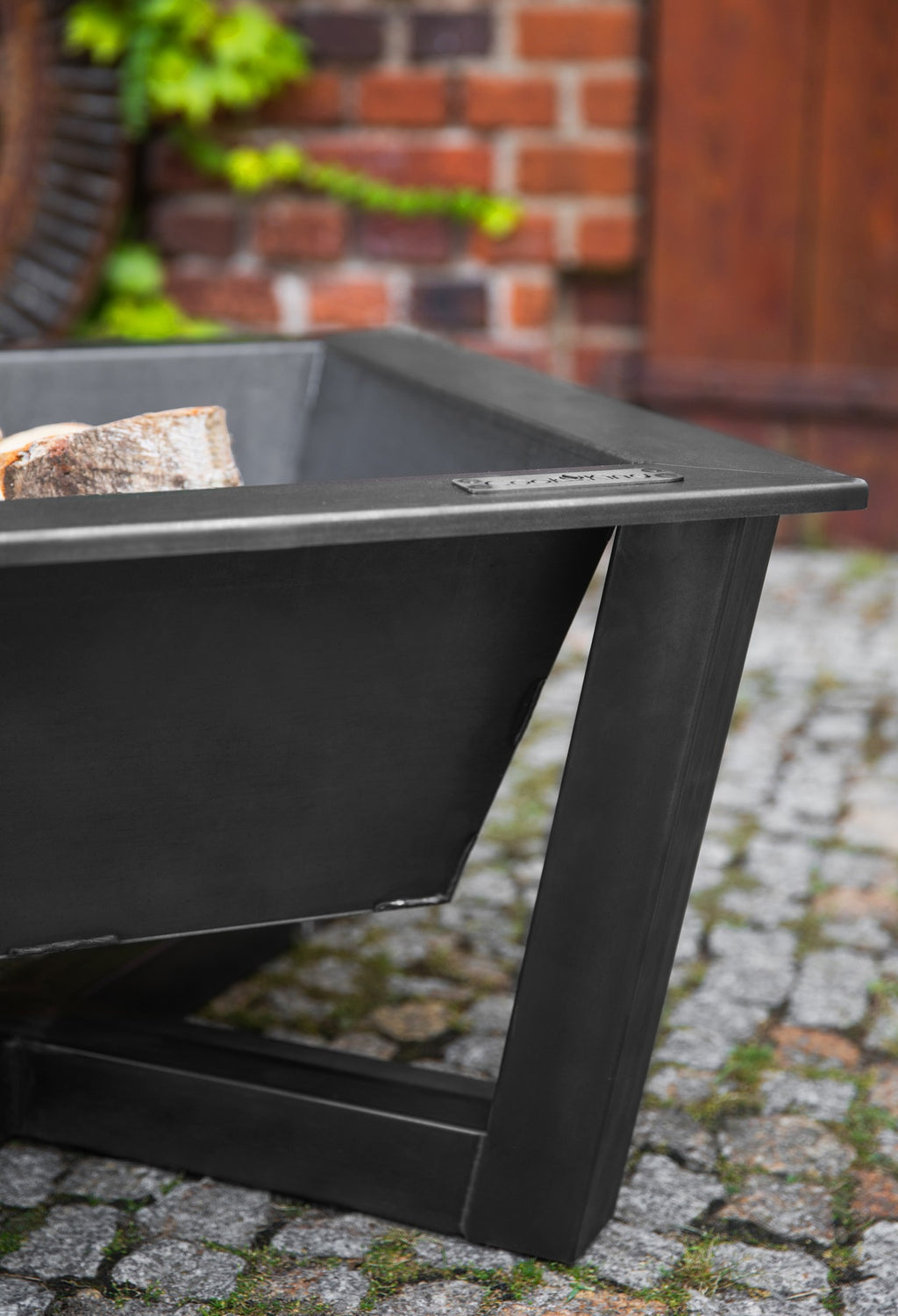 Cook King Brasil 70x70cm Fire Bowl, outdoor lifestyle shot 3