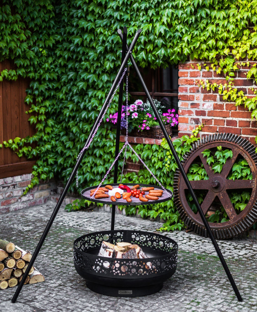 Cook King 210 cm Tripod TIPI, outdoor lifestyle shot 7