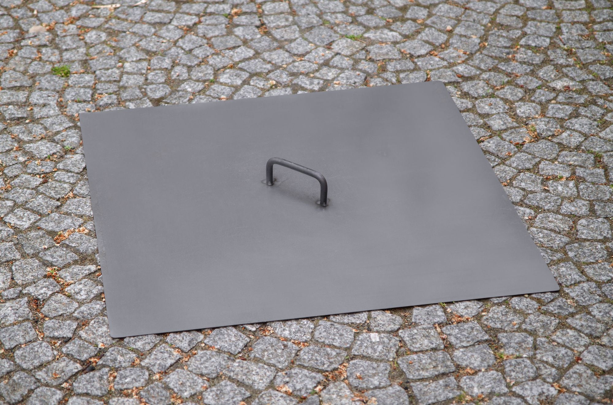 Cook King 71,5x71,5 cm Lid for Fire Bowl, outdoor lifestyle shot 3