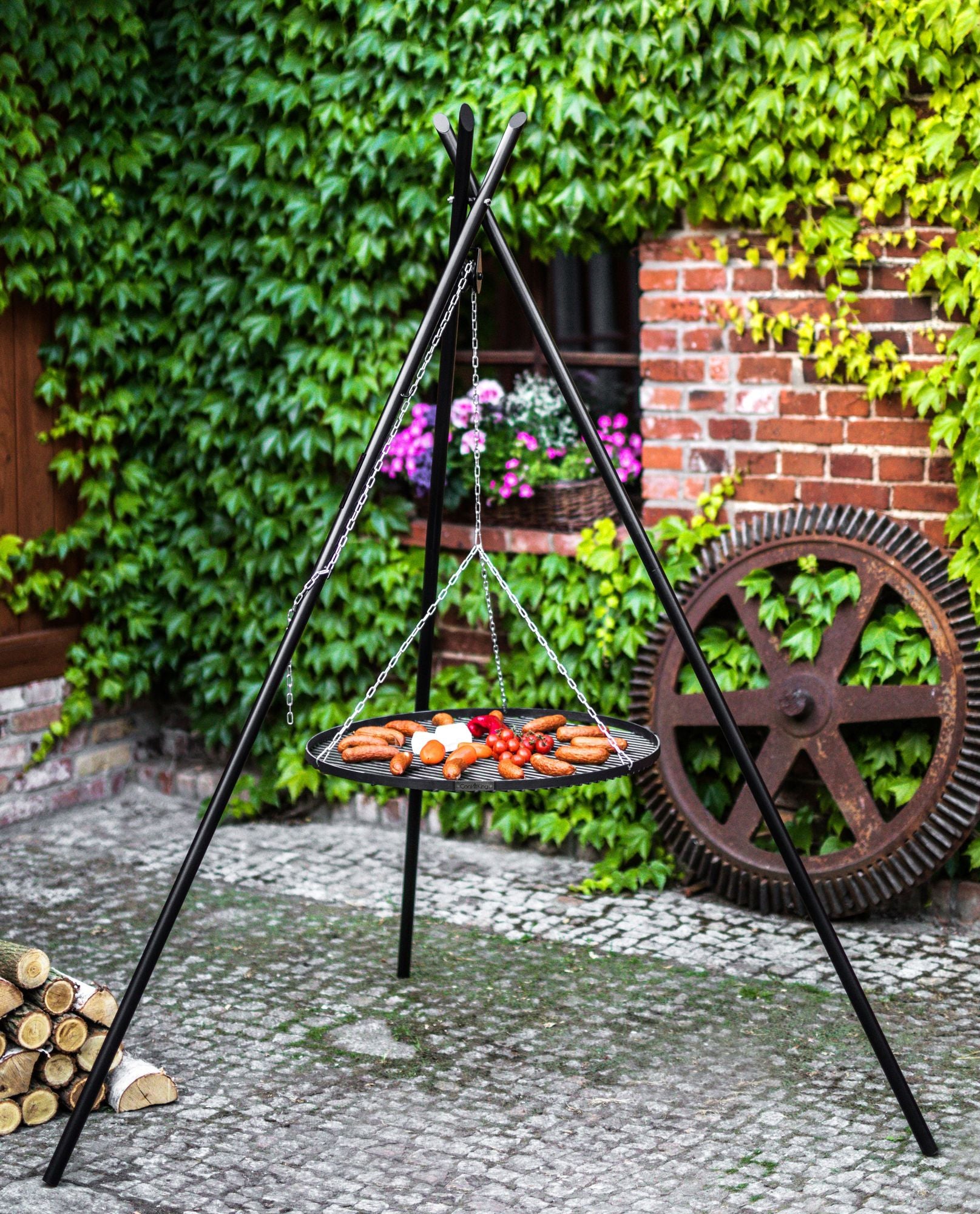 Cook King 210 cm Tripod TIPI in an outdoor setting
