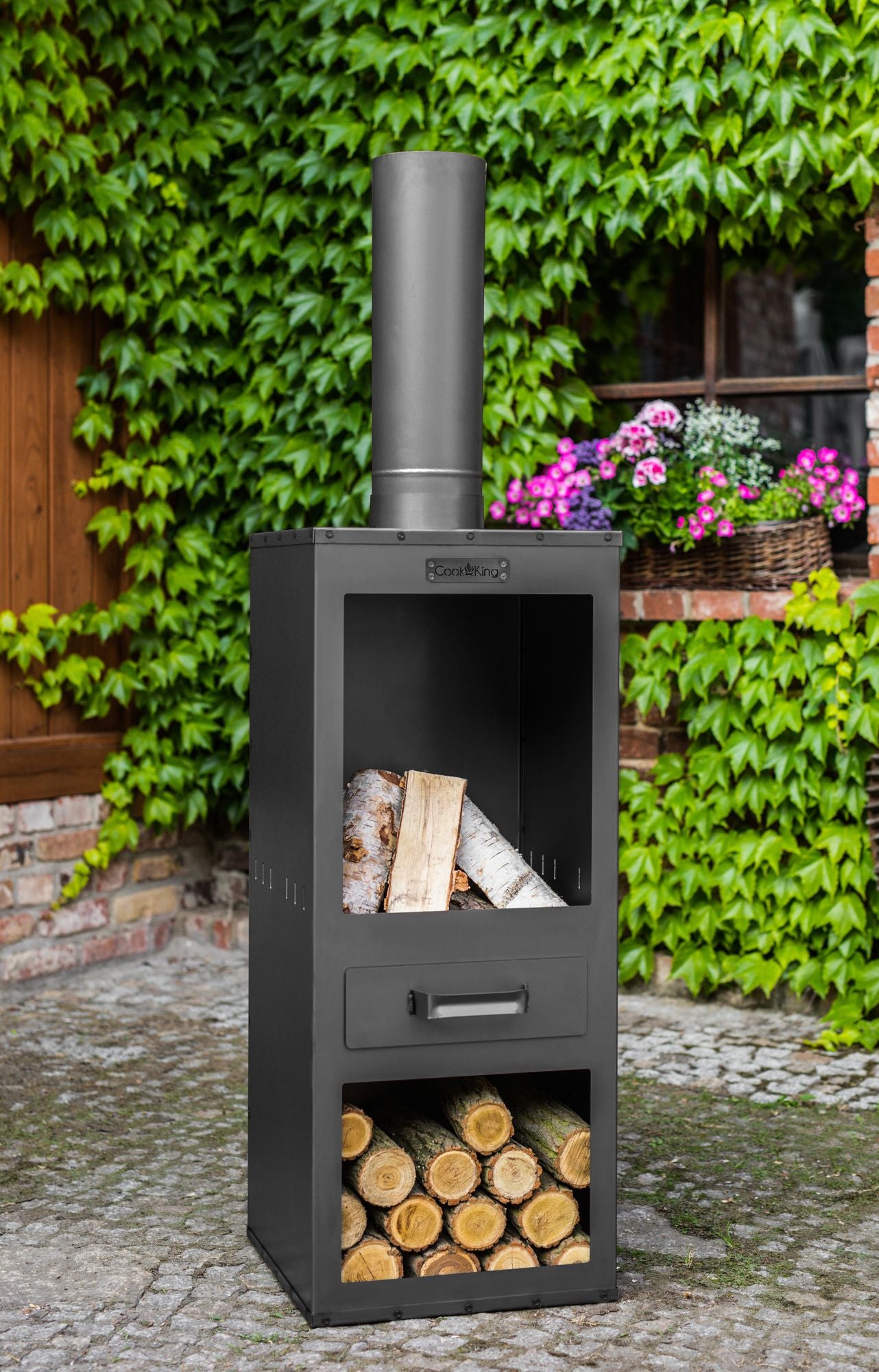 Cook King Garden Stove ROSA in an outdoor setting